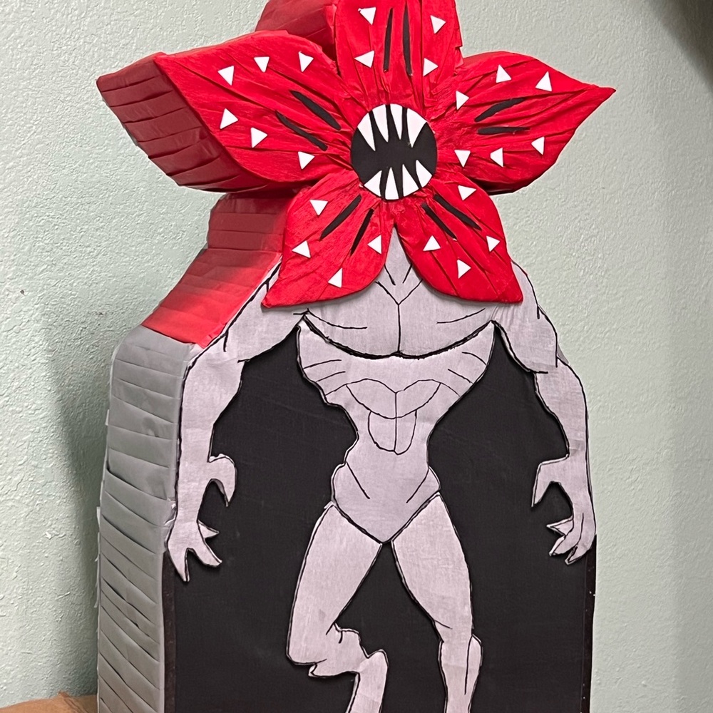 Demogorgon piñata - Picture 2 of 4